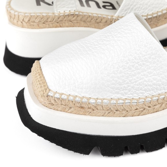 sandalias marrones